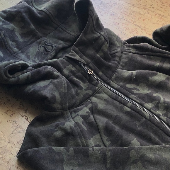 NWT lululemon Scuba Hoodie IV, Camo green, 6 - Picture 7 of 12